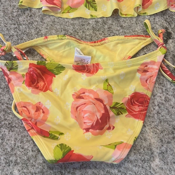 Yellow rose bikini - Picture 4 of 6